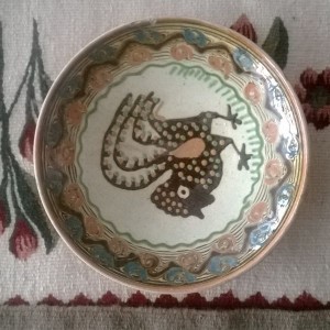 Farfurioara Traditionala Motiv Cocosul de Hurez