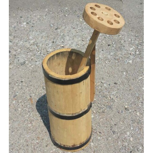 Putinei din lemn cu batator 